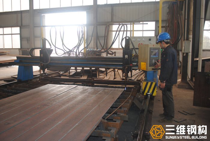 钢结构公司是怎样处理钢结构工程变形的?